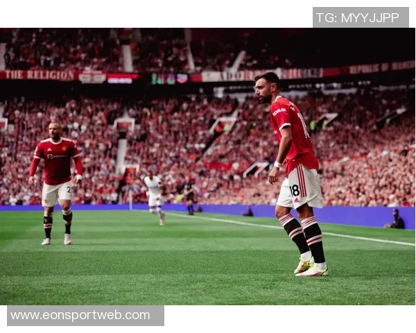 内马尔因伤缺阵携女儿现身球场为桑托斯加油助威